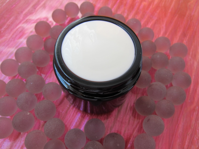 shape, cosmetic products, circle, cosmetics, natural, dose, moisturizer, medicine, 2K, geometric shape, red, backgrounds, indoors, skin care, still life