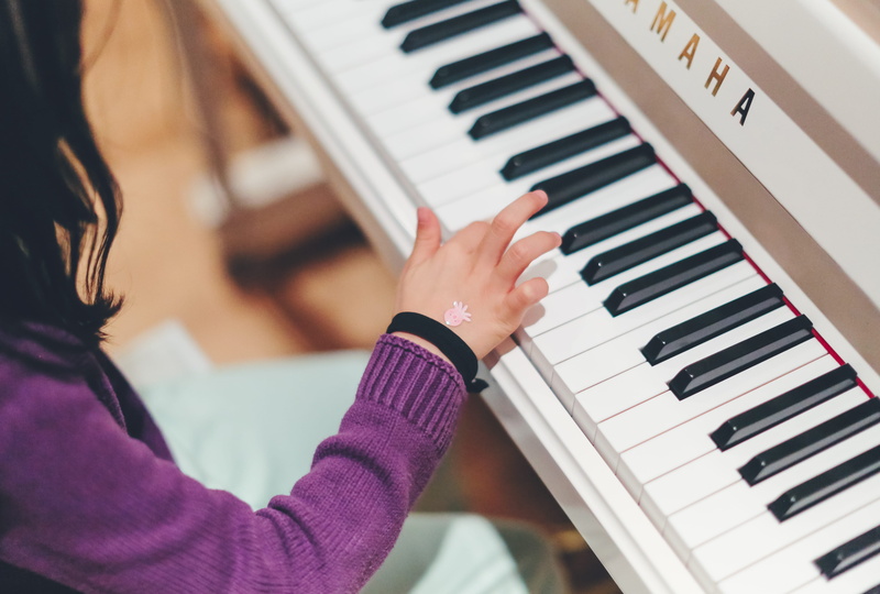 keyboard instrument, keyboard, playing, leisure activity, person, black, finger, women, music, arts culture and entertainment, piano key, one person, focus on foreground