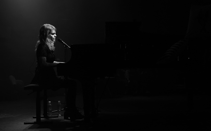 Coeur De Pirate, piano, women, monochrome, copy space, beautiful woman, young women, full length, 1080P, real people, music, indoors, one person, adult
