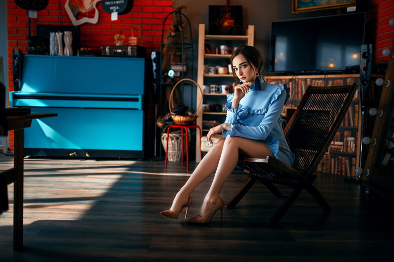 high heels, TV, lifestyles, front view, young adult, indoors, real people, sitting, looking at camera, hairstyle, piano, casual clothing, leisure activity