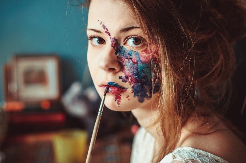 looking at viewer, face paint, paintbrushes, 4K, brunette, momorozov, face, women