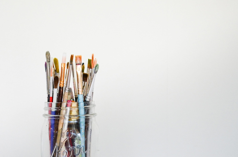close-up, large group of objects, white background, brushes, brush, variation, studio shot, mason, collection, art and craft, clear, abundance, art and craft equipment