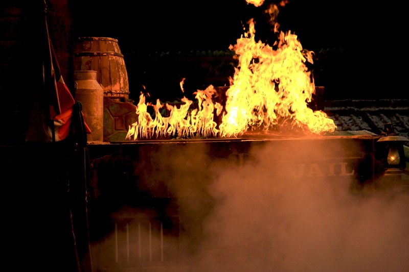 nature, accidents and disasters, jail on fire, no people, firewood, occupation, smoke - physical structure, night, 1080P, fire - natural phenomenon, water