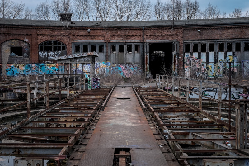 metal, grills, factory, weathered, decay, building, building exterior, ruined, industrial, deterioration, bare tree, ruins, 4K, rail transportation, obsolete
