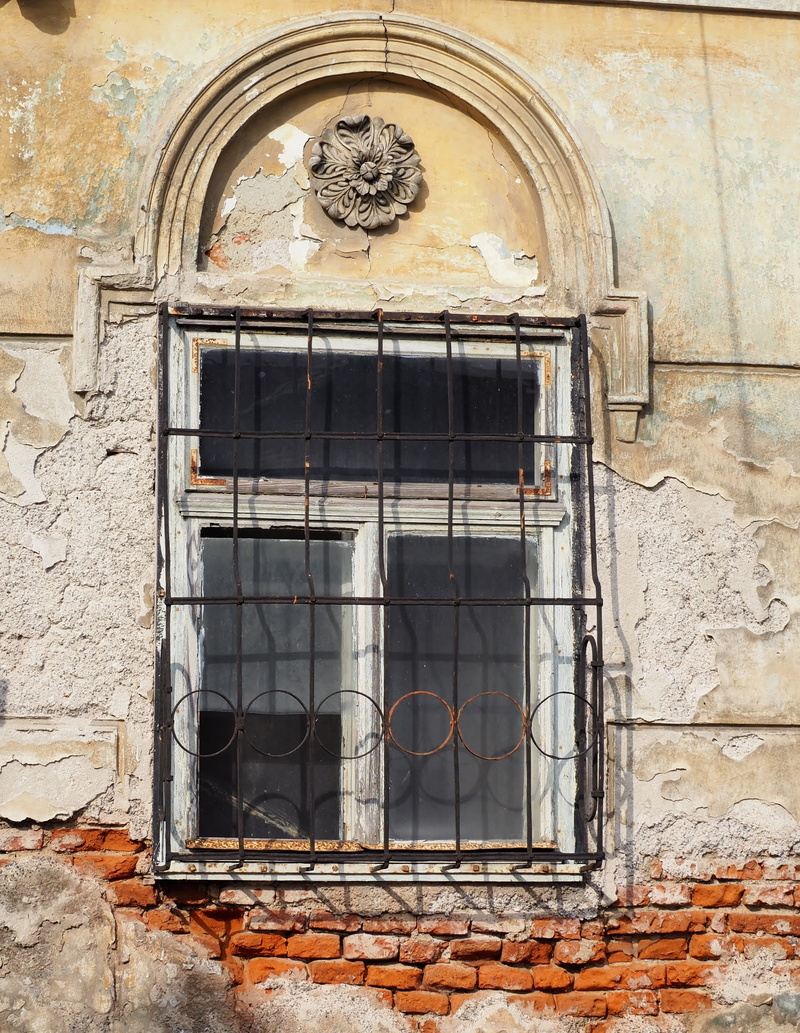 low angle view, mural, safety, steel grid, facade, architecture, built structure, closed, ornament, barred window, grate, castle, wrought iron, house, entrance