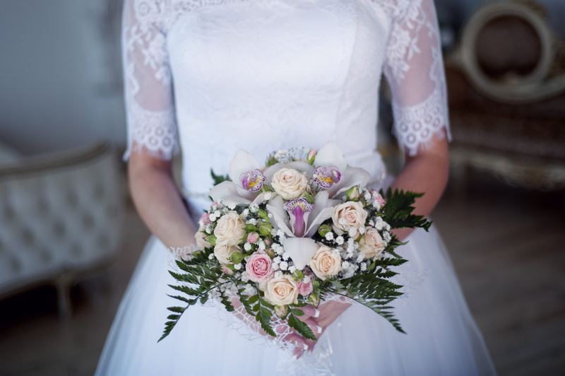 bridal, one person, love, blur, flora, gown, flower arrangement, flower, bride, wedding dress, event, women, newlywed, wearing, woman, focus on foreground