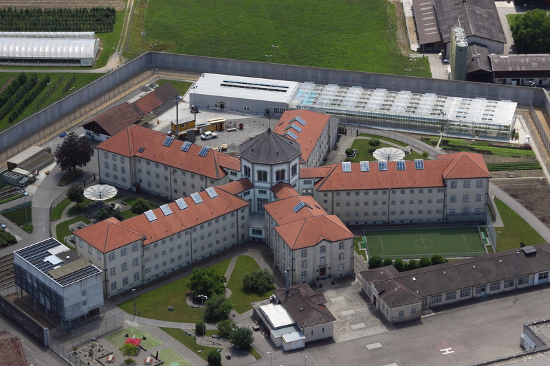penalty, mode of transportation, wall, high angle view, building, Switzerland, construction, Lenzburg, roof, residential district, nature, security, safe