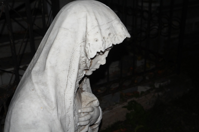 female likeness, el salvador, art and craft, believer, human representation, death, angel, sadness, male likeness, creativity, forgiveness, dead, graves