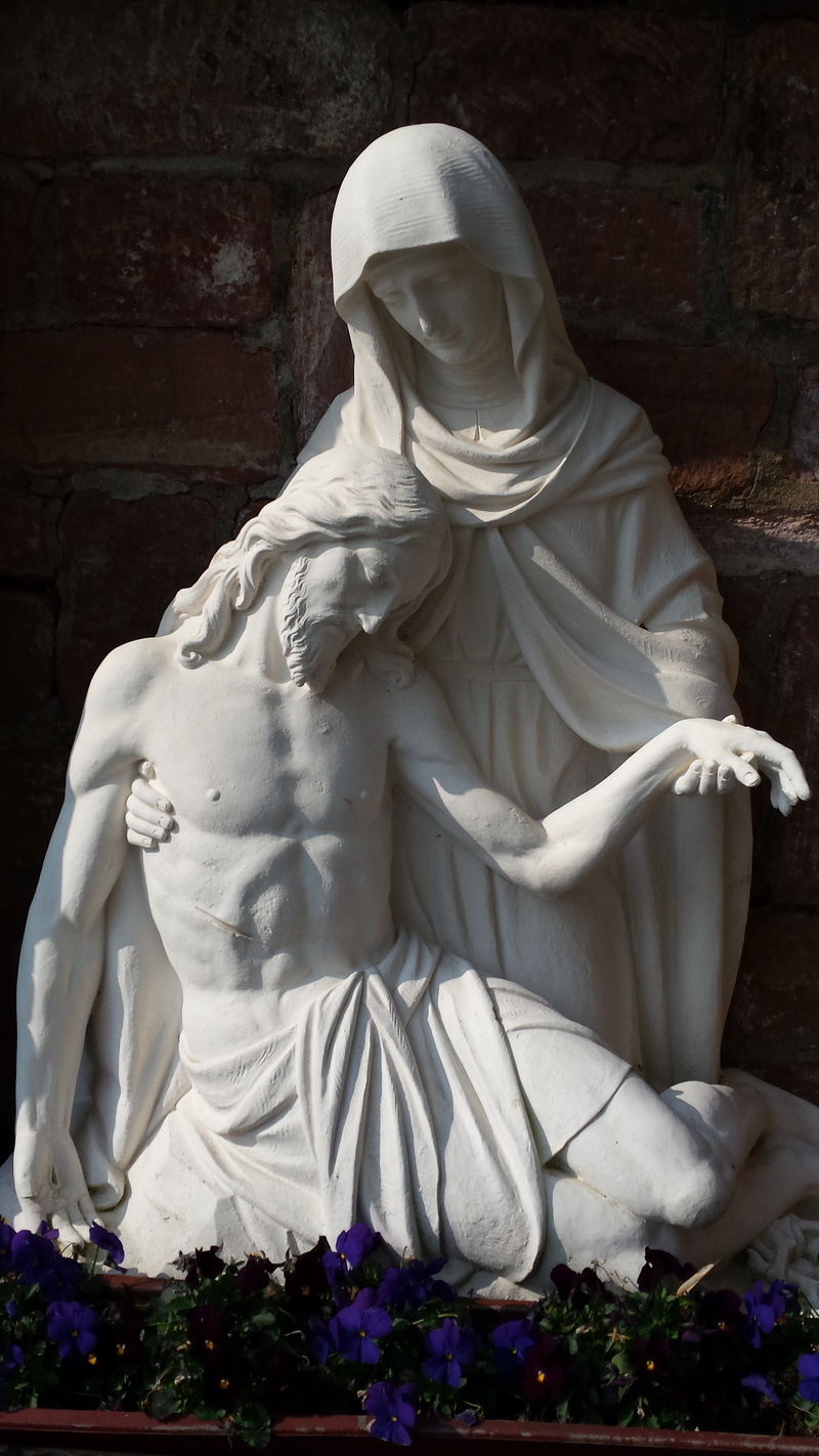 flowering plant, Jesus, statue, craft, sculpture, outdoors, female likeness, male likeness, flower, creativity, 4K, Good Friday, Maria, mother and son