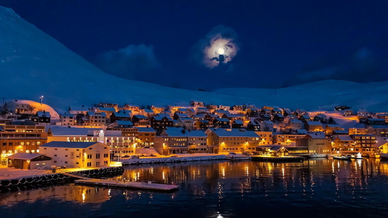 reflection, town, evening, residential district, water, cityscape, dusk, cloud - sky, building, building exterior, night, sea, moon, sky, tourist attraction