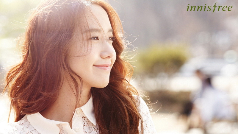 brown hair, close-up, one person, portrait, long hair, teenager, day, contemplation, beauty, outdoors, beautiful woman, young adult, women, Im Yoona, focus on foreground