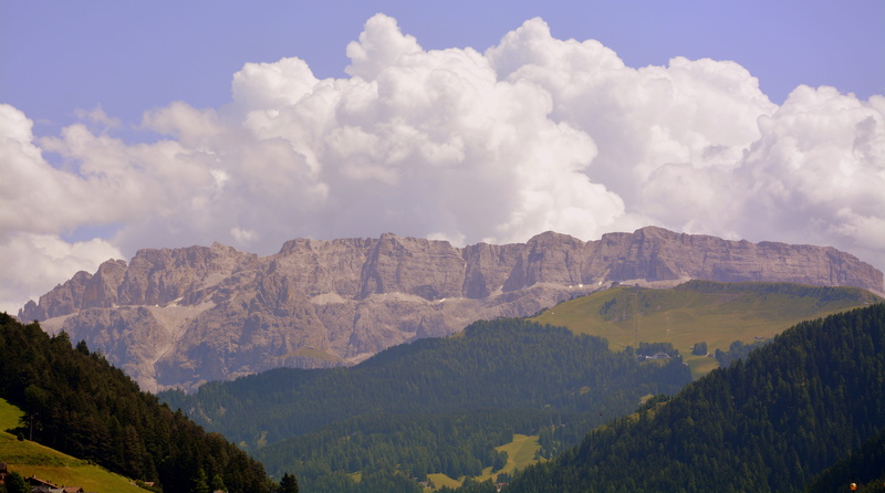 outdoors, pine tree, sky, mountain, plant, prato, cloudy, tranquility, non-urban scene, pine woodland, 5K, green, cloud - sky, mountains, mountain range