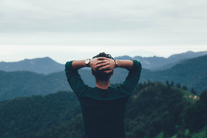 non-urban scene, nature, tranquil scene, overlook, outdoors, blue, day, green, activity, view, one person, real people, beauty in nature, tranquility, mountain range