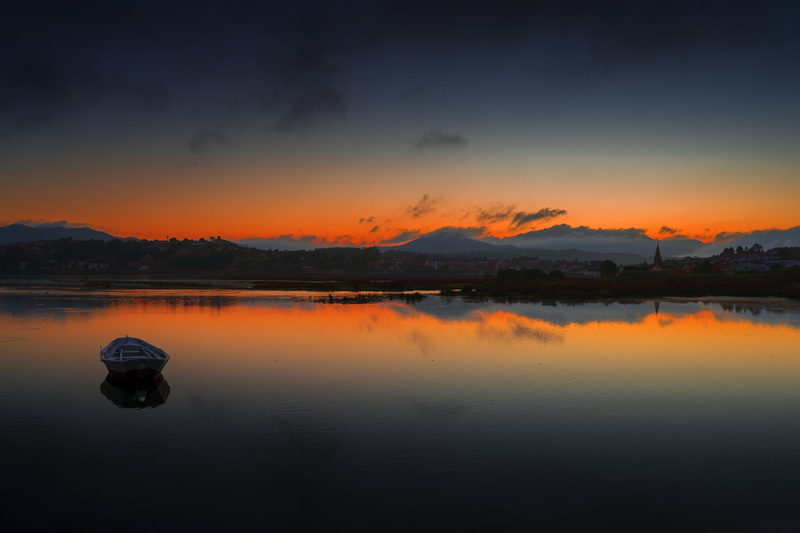 mountain, galiza, blue skies, sony  a7rII, lake, baiona, nature, white canoe, 5K, landscape, golden, water, nigran, batis, body, scenics, canoe, dusk