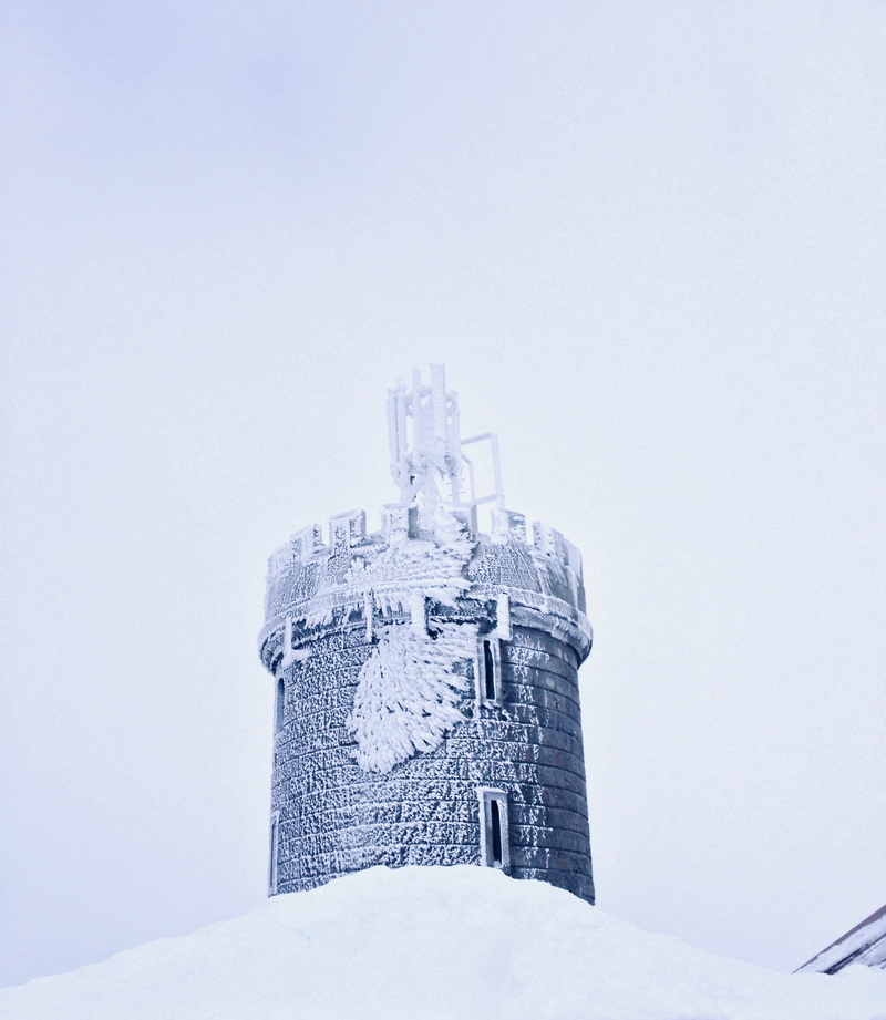 frozen, 2K, white, building exterior, water tower, clear sky, boat, architecture, covilhã, vehicle, cold temperature, storm, outdoors, cold, icicle, blizzard