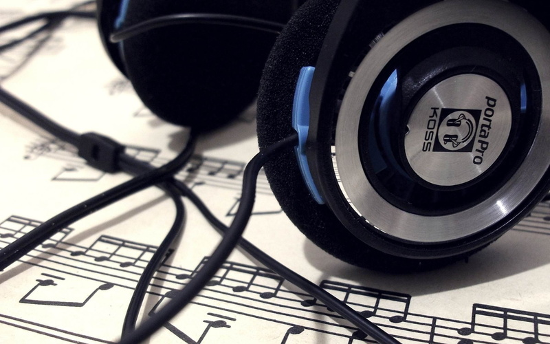 no people, wireless technology, lens - optical instrument, still life, koss, advertising, pro, computer, headphones, photography themes, porta
