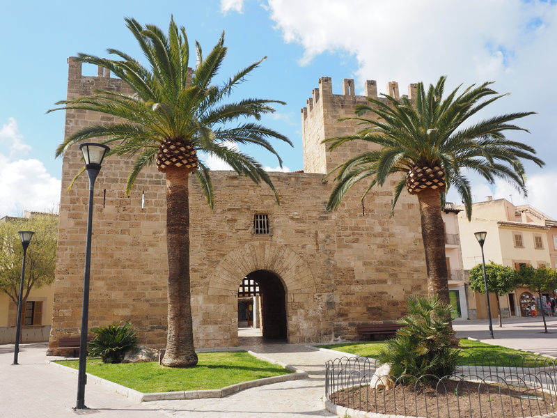 courtyard, building exterior, city, porta del moll, no people, 4K, tropical climate, defensive tower, trees, arch, alcúdia, building, built structure