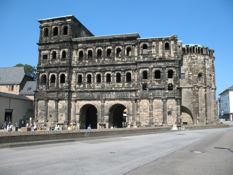 city, day, porta nigra, tourism, clear sky, ancient, architecture, incidental people, sky, mosel, road, 2K, outdoors, ancient civilization, built structure