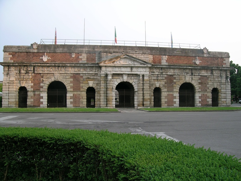 history, 2K, building, building exterior, porta nuova, arch, clear sky, built structure, travel destinations, city entrance, nature, grass, sky, architecture