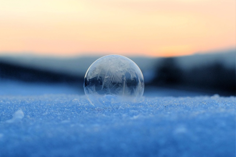 wintry, 2K, nature, focus on foreground, winter, close-up, ball, outdoors, eiskristalle, soap bubble, frozen bubble, sunset, selective focus, snow, cold