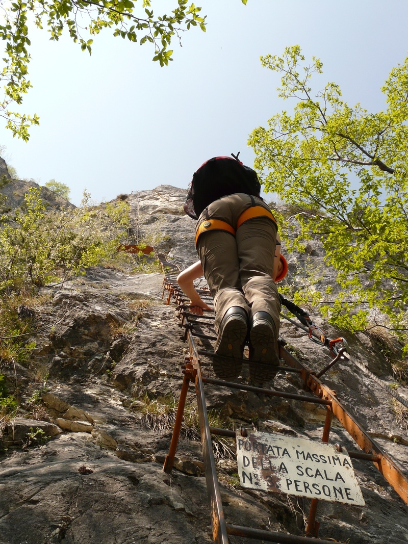 via dellamicizia, activity, sky, note, narrow, lifestyles, security, wire rope, nature, plant, klettersteigler, mountaineering, mountaineer, low angle view
