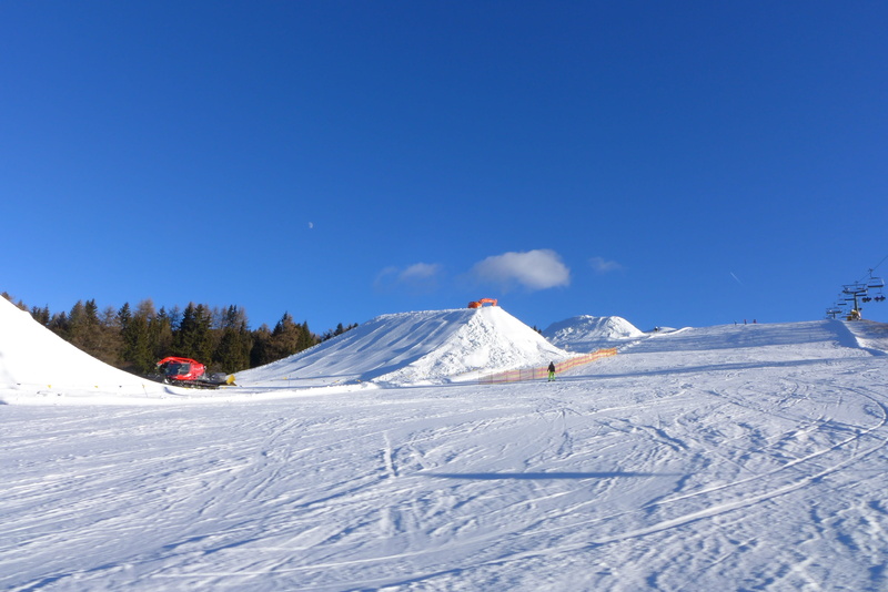 seiser alm, snowboard, skiing, clear sky, cold temperature, style ski, winter, environment, skiers, day, sudtirol, travel destinations, dolomites, alpe di siusi