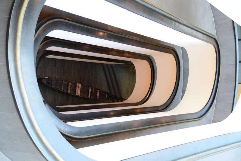 shape, reflection, glass - material, architecture, metal, design, car, geometric shape, 4K, window, day, transportation, mode of transportation, canoa