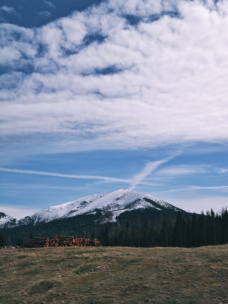 nature, tranquil scene, italy, environment, outdoors, grass, 4K, capped, beauty in nature, plateau, across, sky, abies, fresh, clouds, mountain range