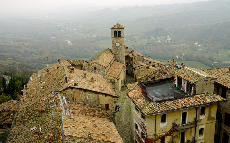 the walled city, religion, emilia romagna, romanesque style, walls, the ghibellines, no people, built structure, high angle view, place of worship, old