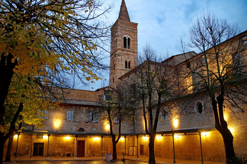 urbino, illuminated, st francis, city, sky, pesaro-urbino, gothic, monument, autumn, evening, tower, the gothic style, spirituality, mullioned, building exterior
