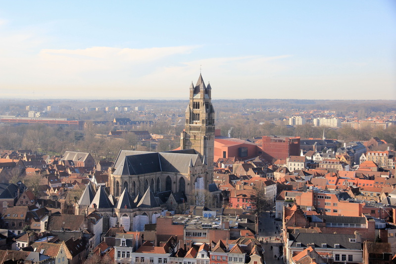 building exterior, roofs, view, sloping roofs, outdoors, monuments, overview, tower, office building exterior, cityscape, day, building, crowd, nature