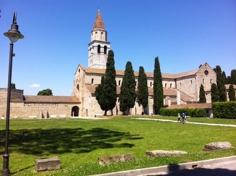 basilica, nature, 2K, campanile, grass, plant, building, the past, belief, tree, architecture, building exterior, day, place of worship, lawn, tower, sky