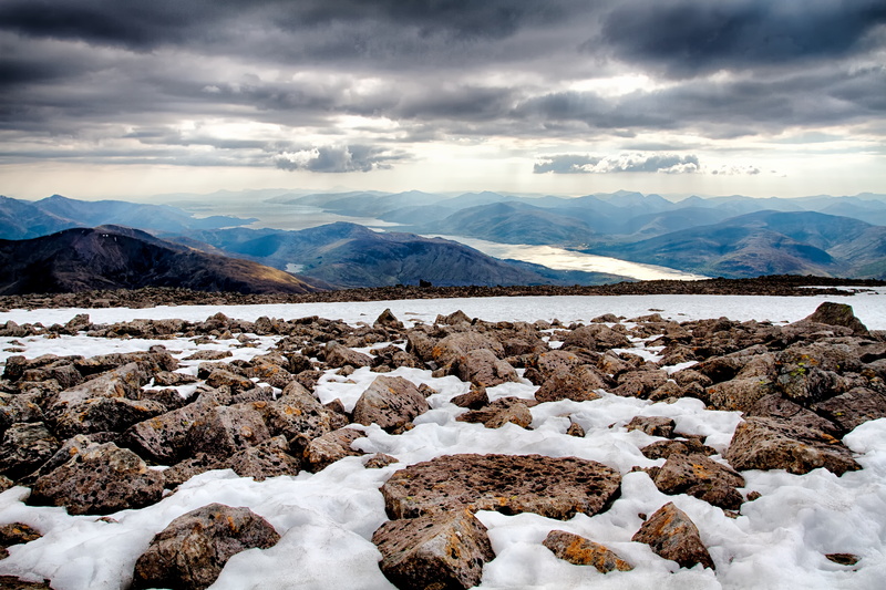 the lake basin, view, clouds, rays, The Grampian mountains, 5K, top, Ben Nevis, mountain, the sky, Scotland, stones, snow
