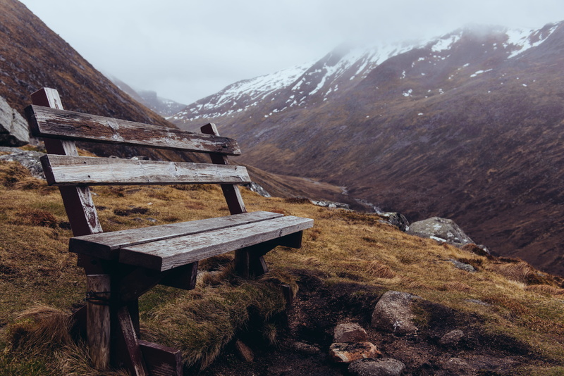 nature, top view, snowcapped mountain, built structure, brown, ben nevis, daytime, mountainside, tranquility, mountain climb, wooden bench, winter, beauty in nature