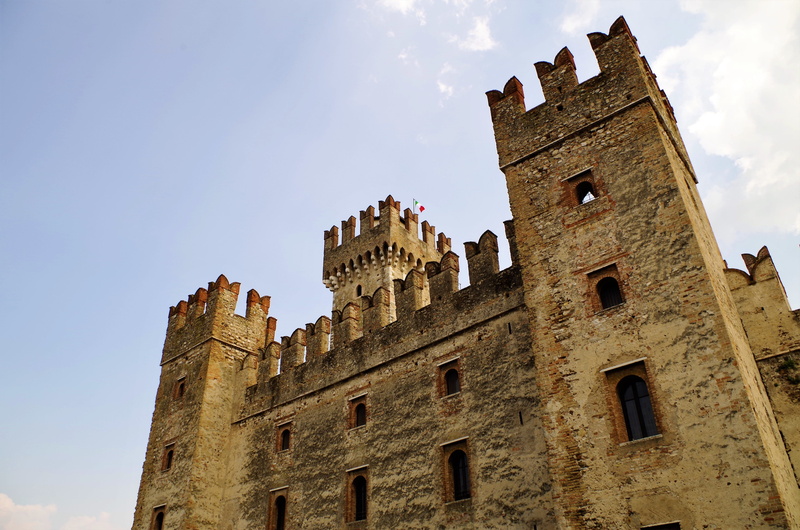 sirmione, 4K, travel, middle ages, fort, building exterior, the past, built structure, ancient, no people, architecture, ancient civilization, low angle view