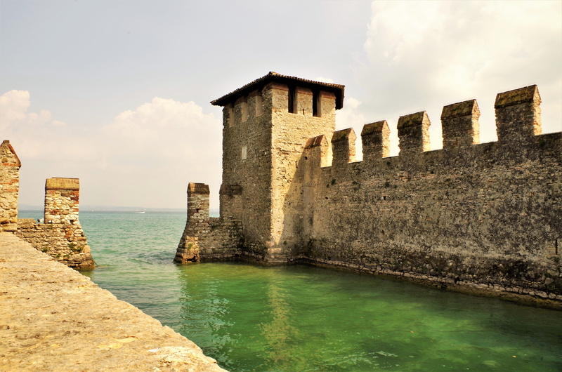 cloud - sky, the past, building, rocca, building exterior, old, 4K, outdoors, castle, nature, built structure, history, fortress, travel destinations