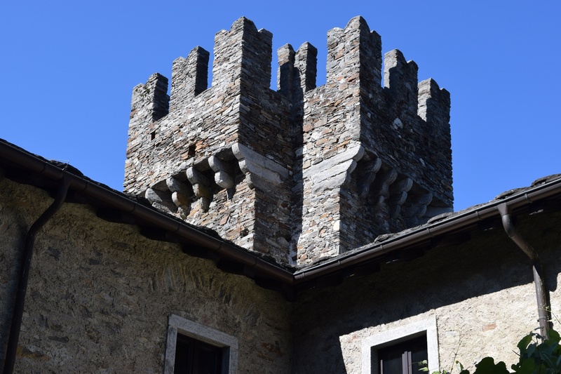 history, wall, low angle view, 2K, building exterior, medievo, day, ruined, architecture, the past, no people, window, outdoors, city, torre, clear sky