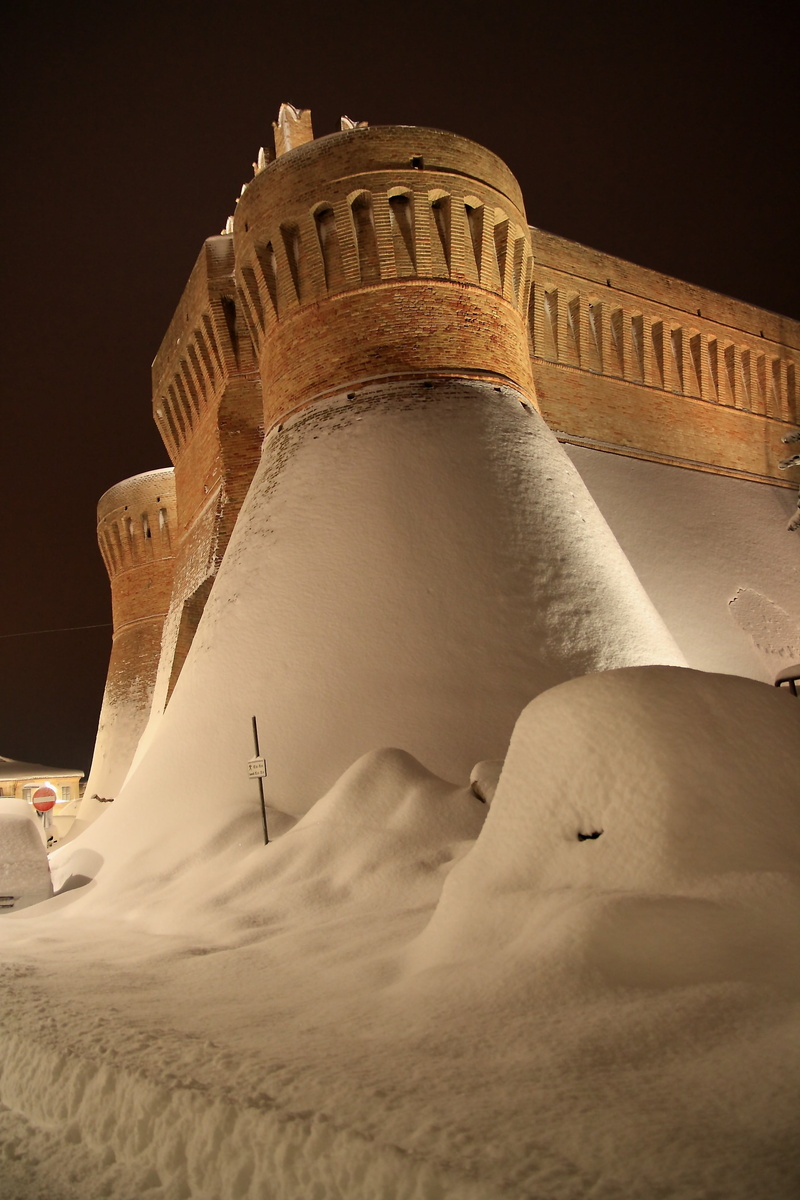4K, archaeology, arch, ancient, history, building exterior, nature, city, travel destinations, the past, sky, architecture, tourism, rocca, snow, low angle view