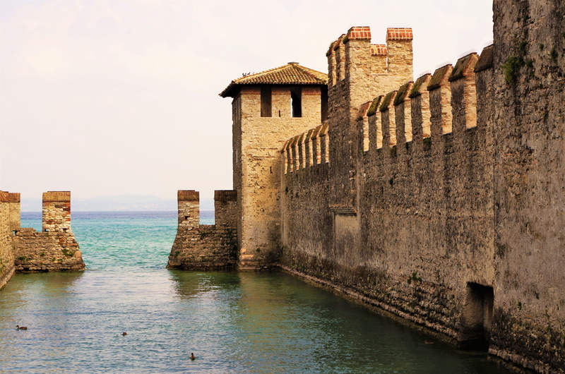 sirmione, sea, beach, castle, old, day, built structure, 4K, no people, sky, building exterior, architecture, torre, middle ages, history, building, rocca