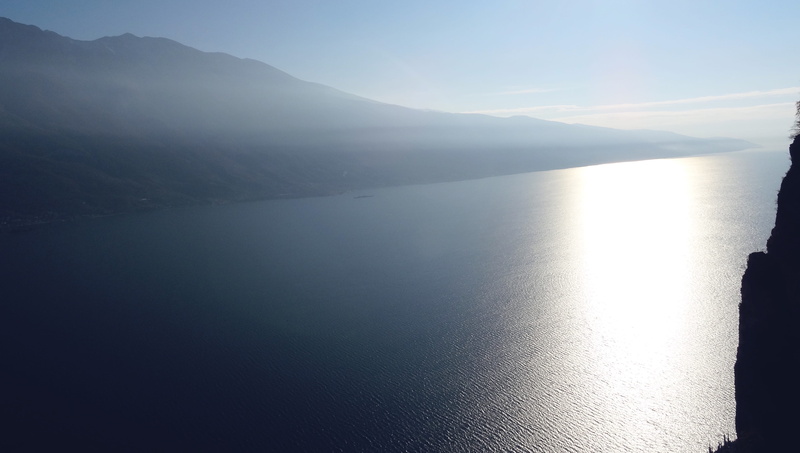 no people, mountain range, beauty in nature, tranquil scene, lake, view, outdoors, waterfront, garda, 4K, italien, sunlight, nature, reflection, wide