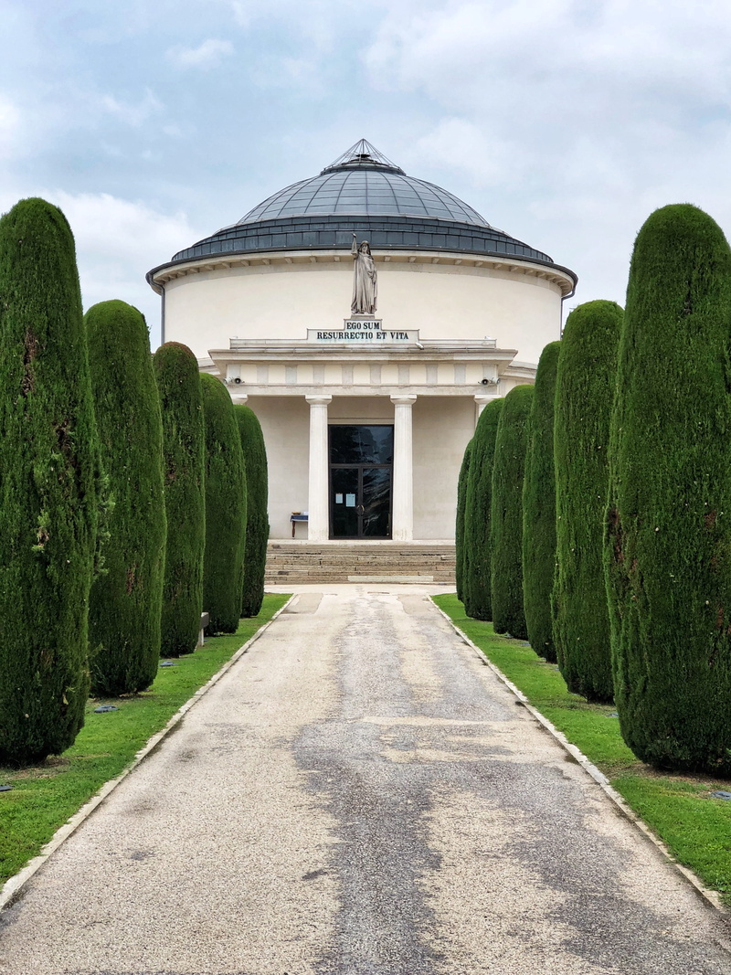 outdoors, sky, trees, 4K, day, building, road, inner, nature, direction, no people, trento, diminishing perspective, footpath, hedge, garden, classic architecture