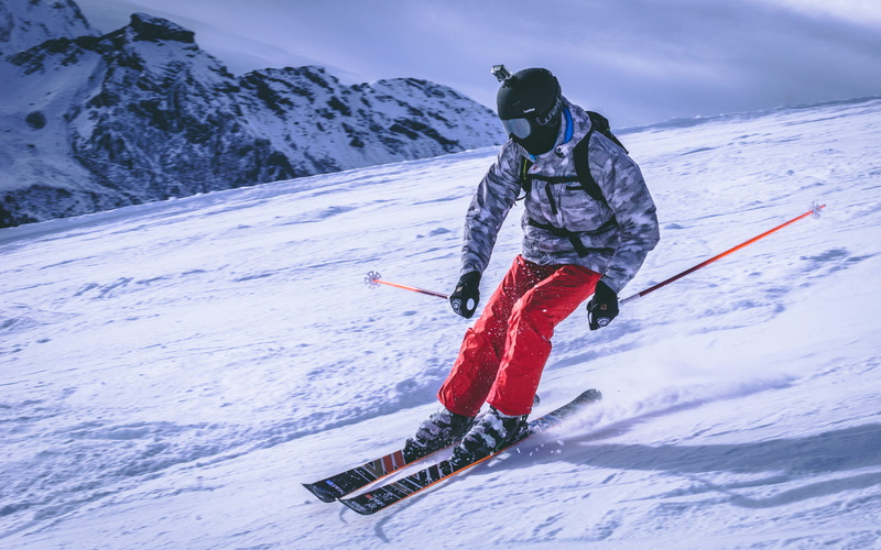ski, warm clothing, extreme sports, ski-wear, activity, 4K, human, skiing, mountain, apparel, mountain range, twintip, sports, snow, sports equipment