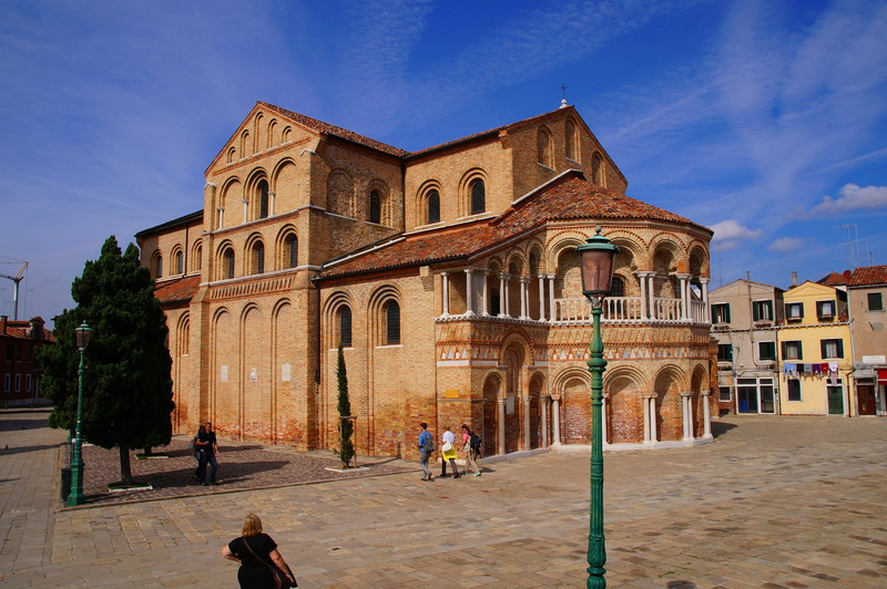 4K, italy, tree, city, real people, sky, tourism, building exterior, incidental people, architecture, built structure, venice, murano, travel destinations