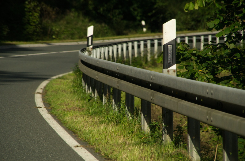 near, direction, drive, limit traffic, delineator posts, right-hand traffic, 4K, tree, asphalt, sure, germany, grass, road post, target, railing, curve