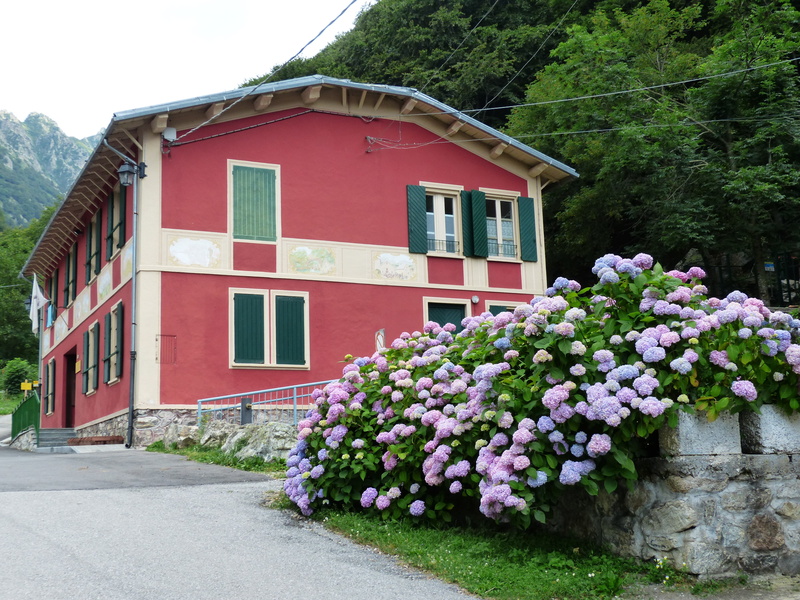 day, road, hiking, posto tappa, red, gta, house, home, growth, pink color, rifugio, architecture, outdoors, italy, restaurant, accommodation, freshness