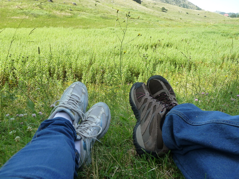 people, outdoors, relaxation, plant, lifestyles, low section, green color, beauty in nature, leisure activity, 4K, tranquility, land, jeans, shoe, scanno