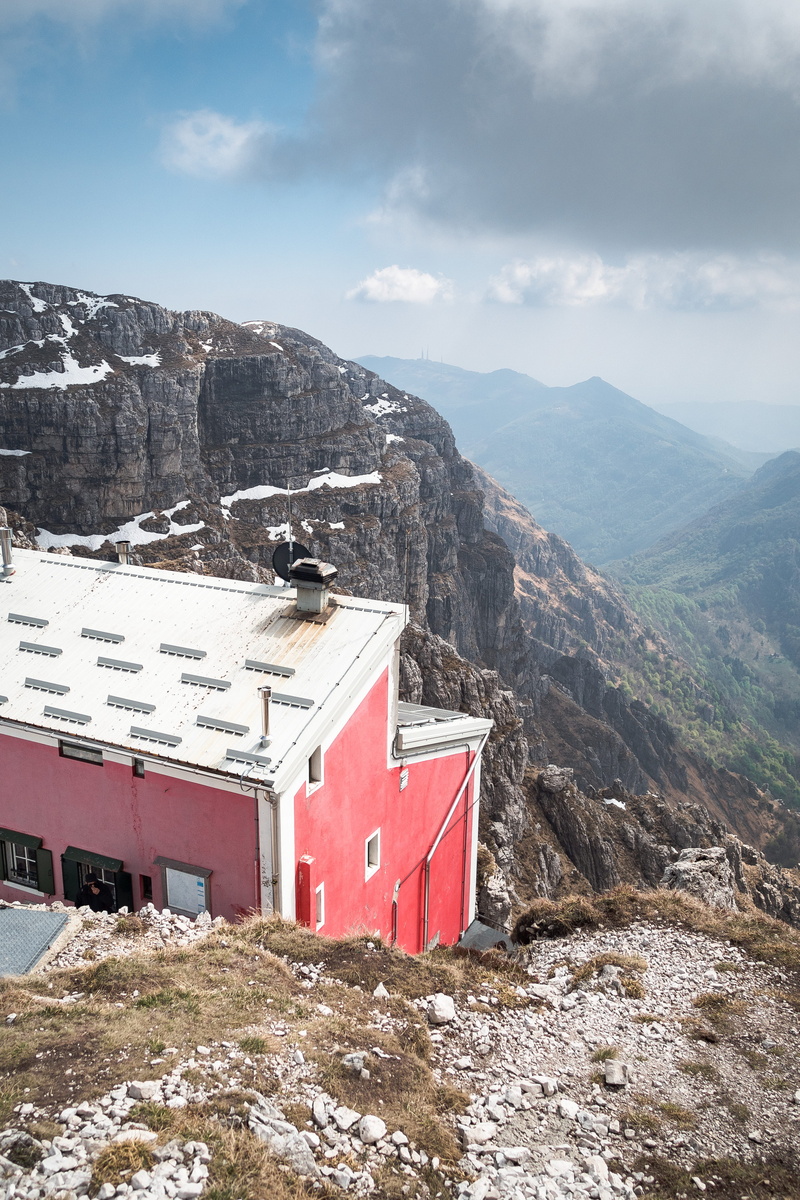 5K, architecture, mountain, rural, mountain range, sky, near, distance, no people, building, cliff, countryside, shelter, tranquil scene, shack, cloud - sky