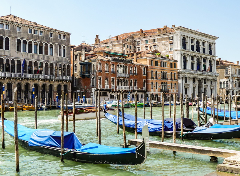 houses, building exterior, outdoors, venice, water, nature, travel, la serenissima, wooden post, venezia, moored, italy, tourism, canal grande, canal, transportation