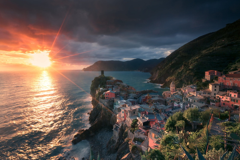 Vernazza, sea, sunlight, Italy, 1080P