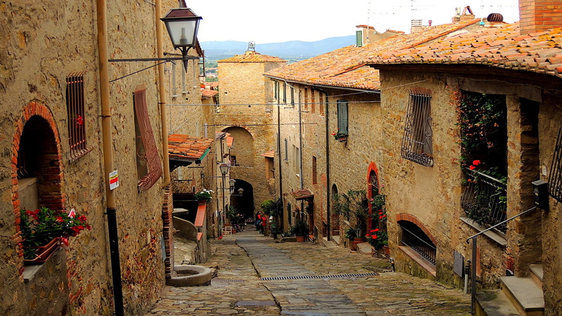 no people, medieval architecture, city, alley, 1080P, italy, the way forward, building exterior, lighting equipment, the past, europe, direction, residential district